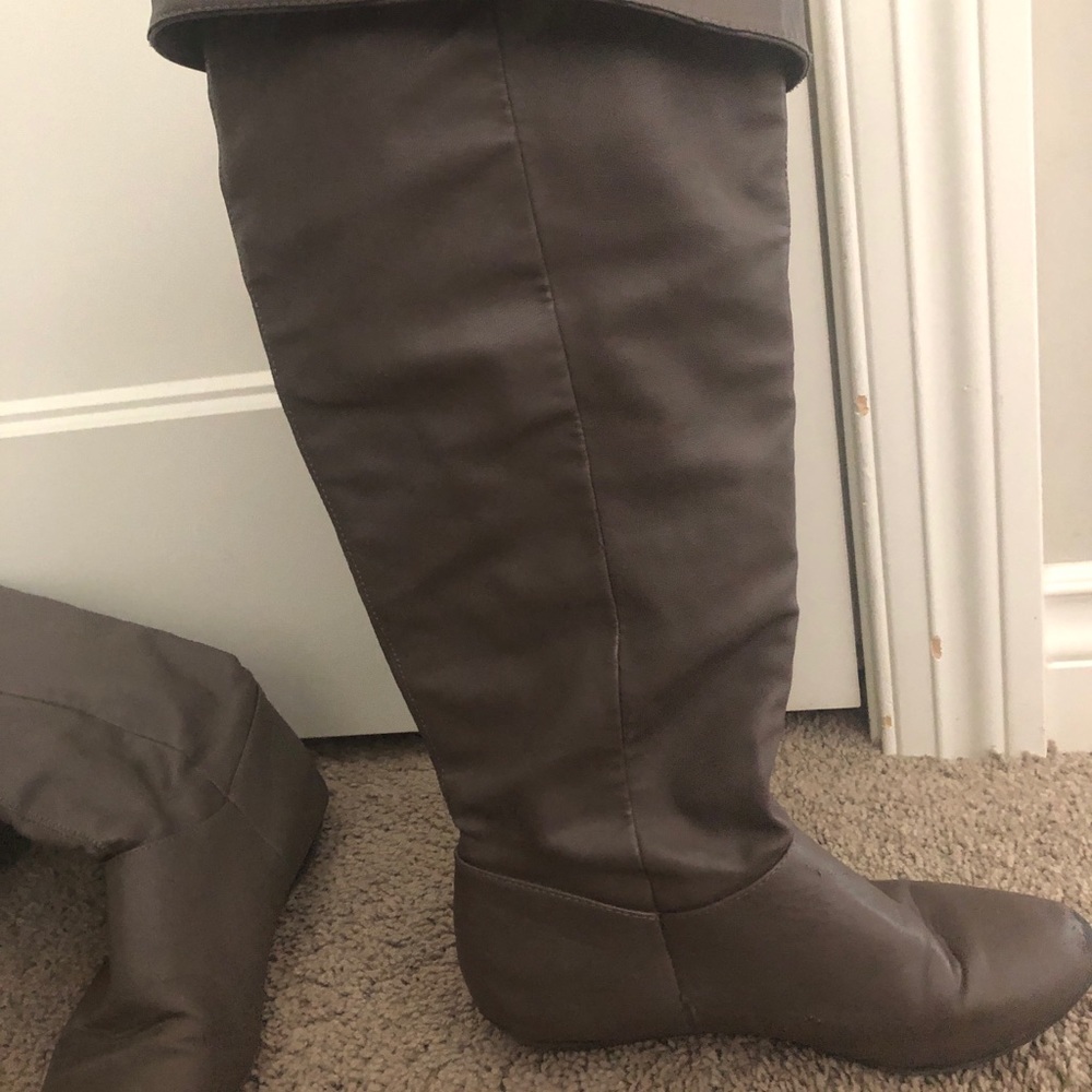Grey boots - Picture 3 of 3
